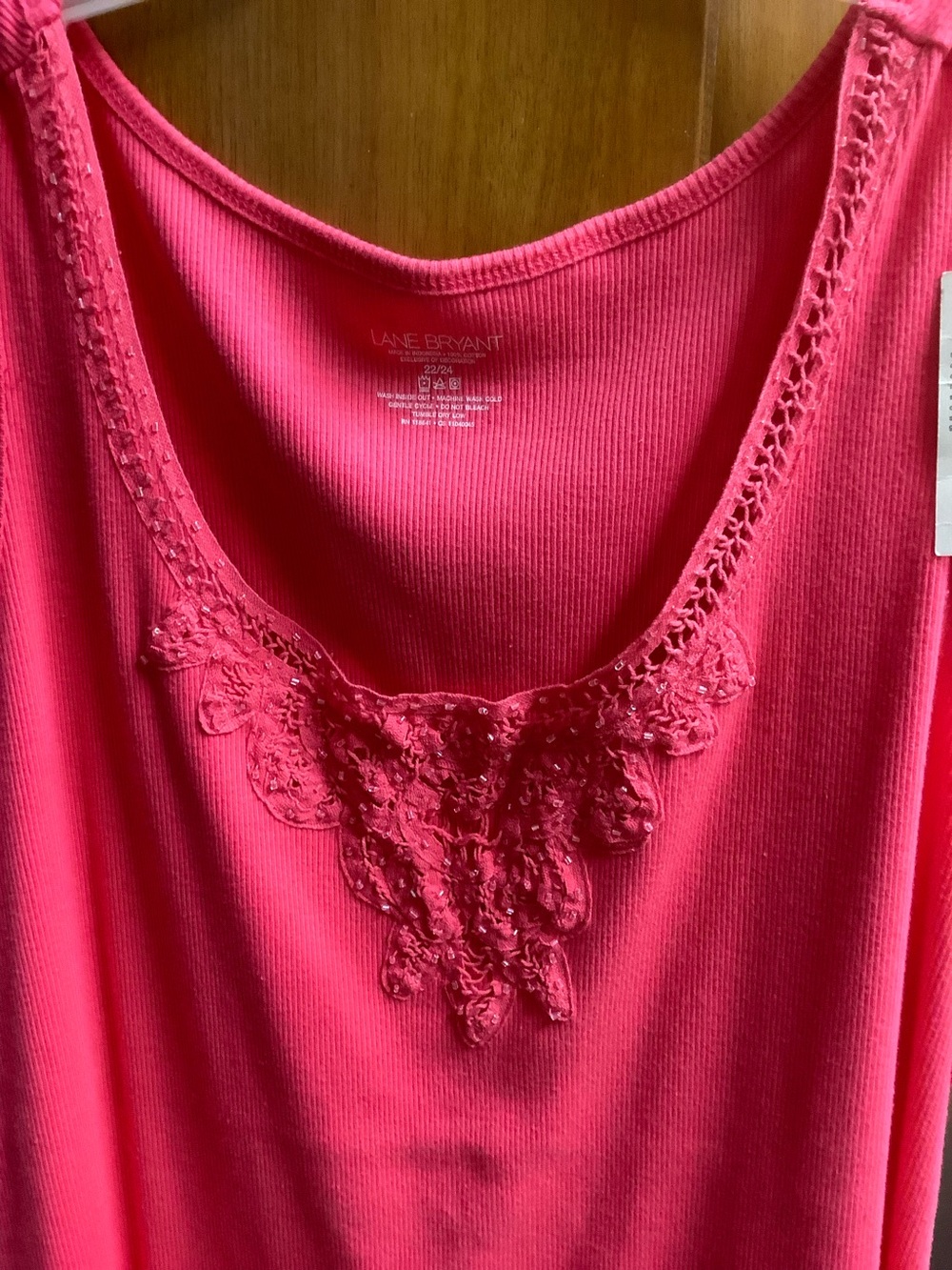 New with Tag 22/24 Lane Bryant Pink tank top with pretty neckline details 1X 2x